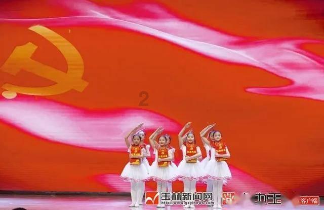 救援男孩与狗